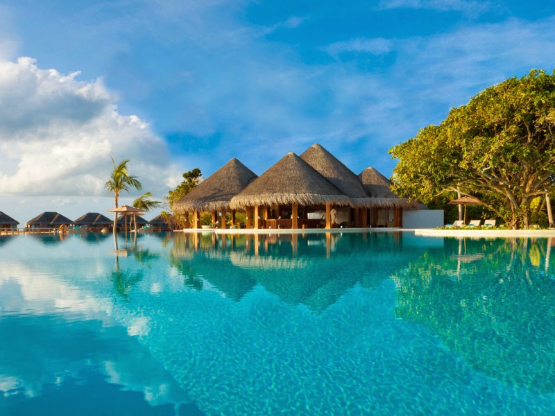 Pool-Dusit-Thani-Maldives-2-800x600
