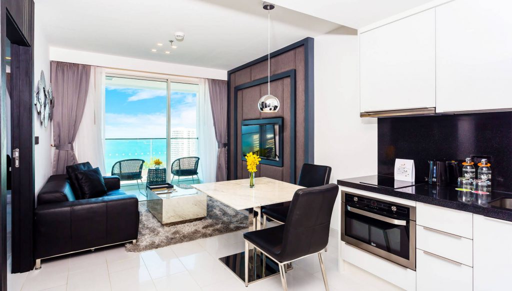 one-bedroom-ocean-suite-livingroom-1